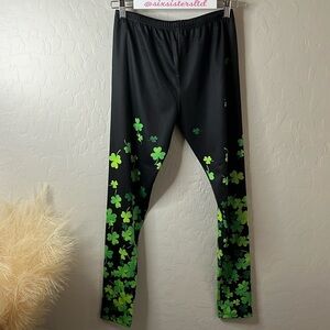 CowCow Black leggings with shamrocks St. Patrick’s Day stretchy size large